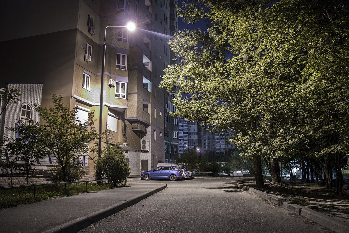 Тишина ночных дворов завораживает