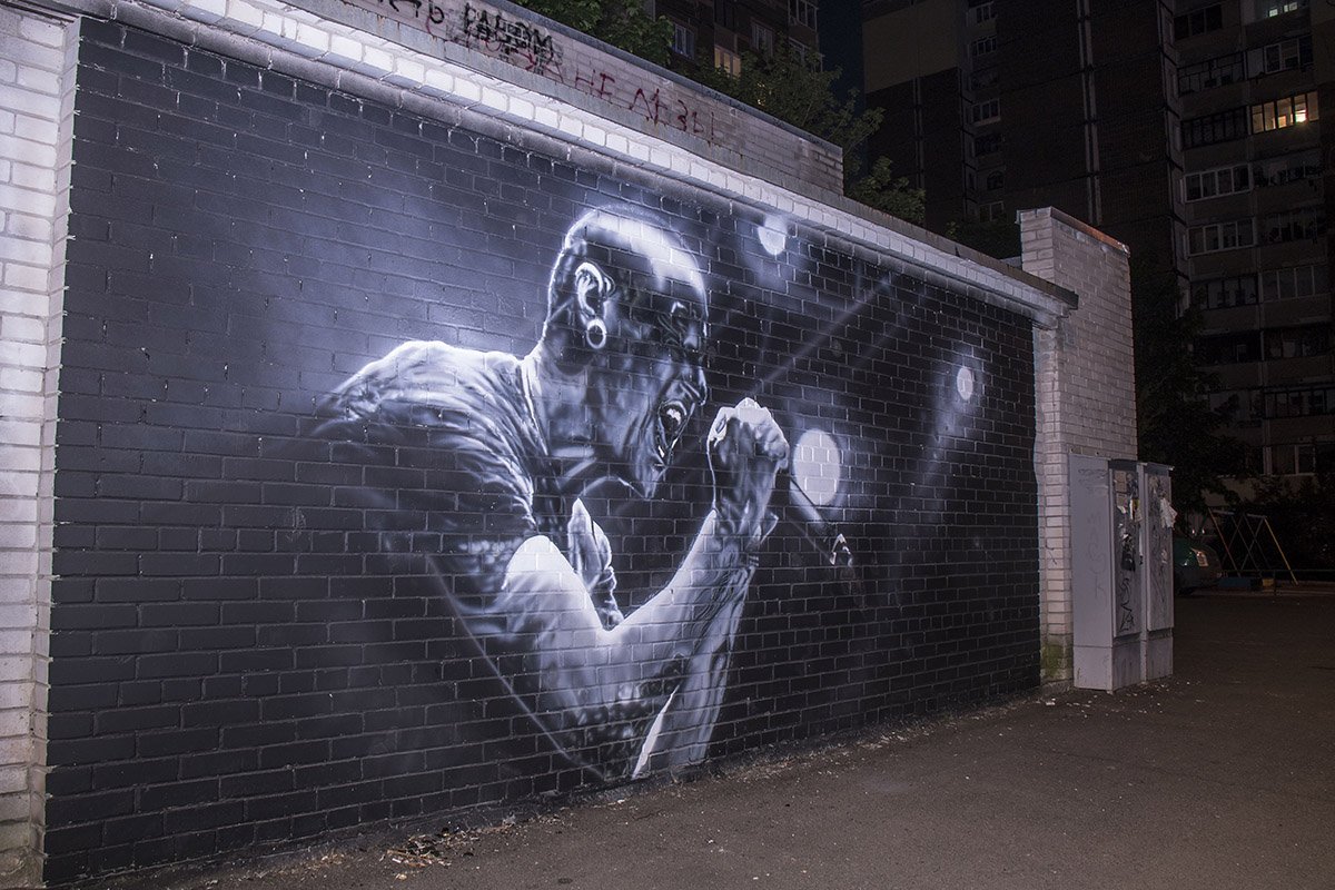 Грустный и одновременно красивый мурал в память о Честере Беннингтоне