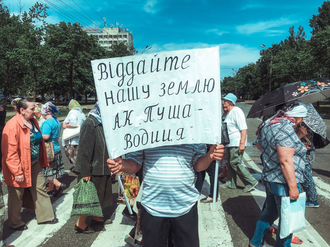 Участники акции рассказали, что вышли на улицу из-за вырубки молодого фруктового сада