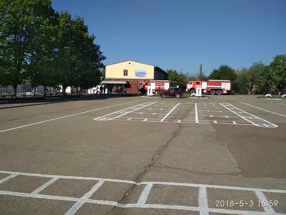 Для локализации огня задействовали  два пожарных танка, инженерную машину разграждения и 8 пожарных автомобилей.