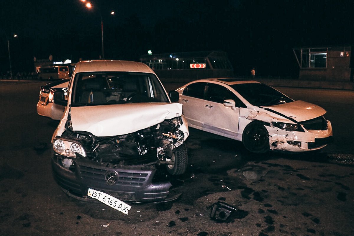 ДТП произошло на перекрестке улиц Старобориспольской и Николая Хвылевого ДТП произошло на перекрестке улиц Старобориспольской и Николая Хвылевого