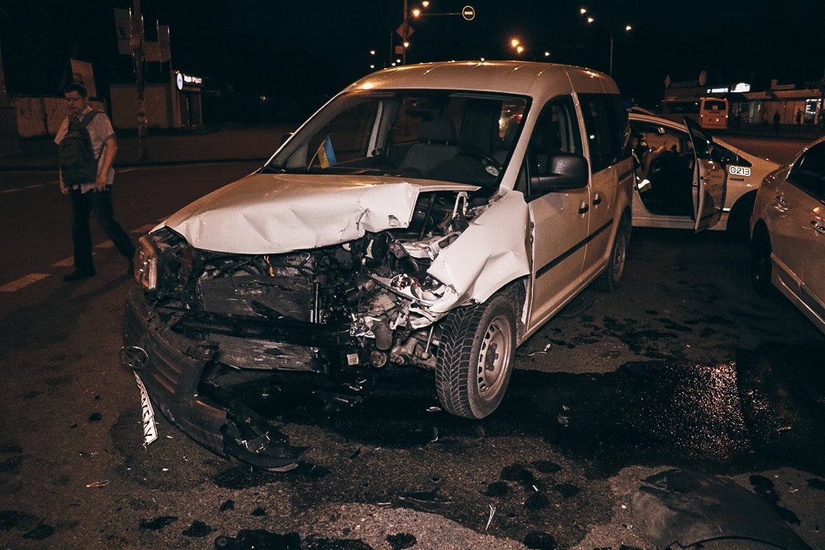 Автомобили получили серьезные повреждения Автомобили получили серьезные повреждения