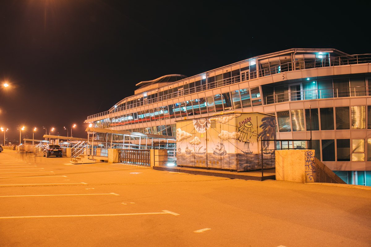 Мужчина пытался покончить с собой в районе четвертого причала Мужчина пытался покончить с собой в районе четвертого причала