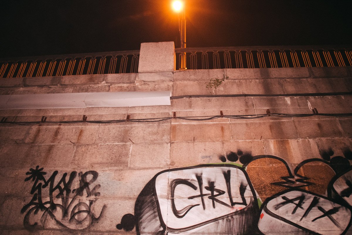 Высота была не большая, поэтому он остался жив Высота была не большая, поэтому он остался жив