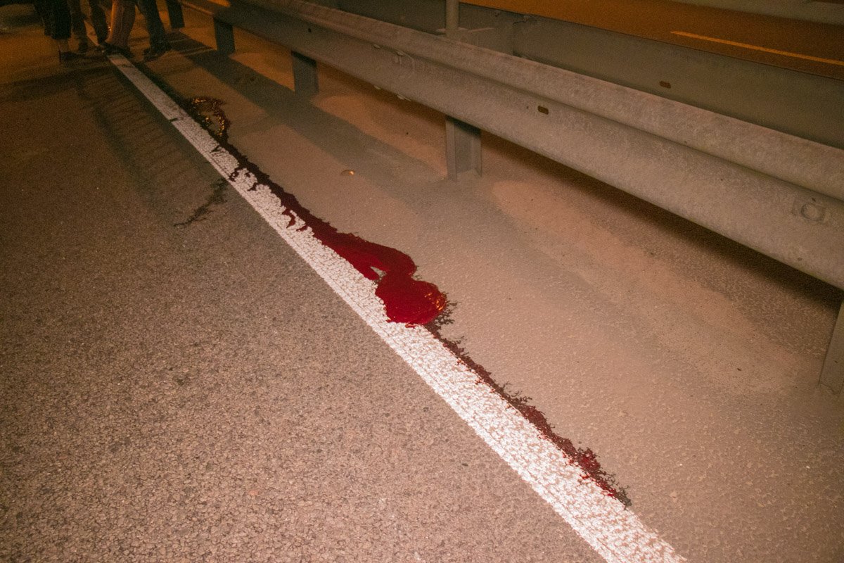 Мотоциклист попал в мертвую зону зеркал грузовика