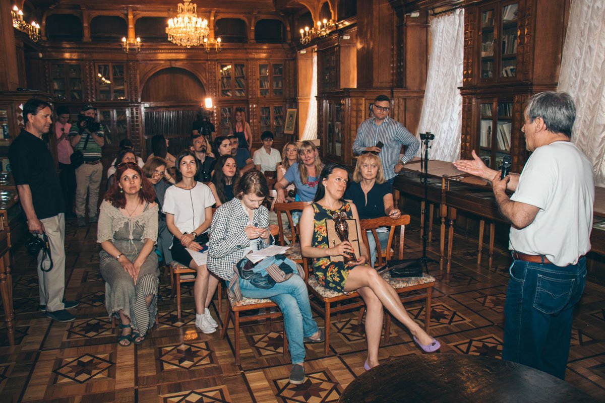 Награждение прошло в библиотеке Национального музея литературы Украины 