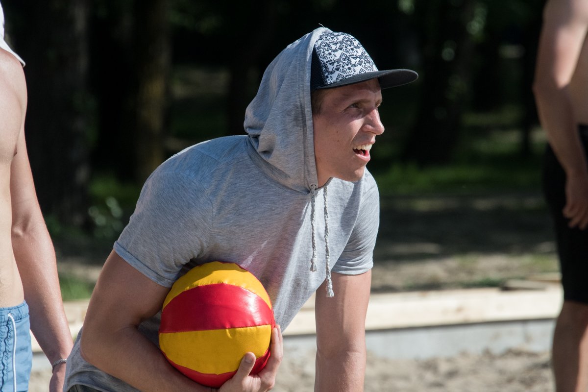 Но мячик - полегче