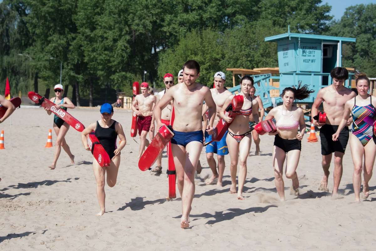 В группе 7 девушек и 12 парней