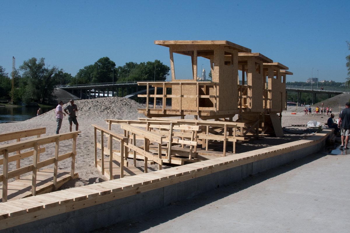 Спасательные вышки ждут своих лайфгардов