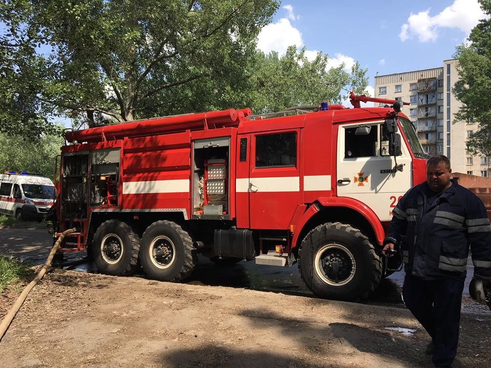6 машин пожарных приехали на вызов