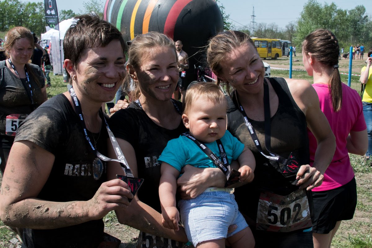 Молодые мамы также не побоялись трудностей в забеге