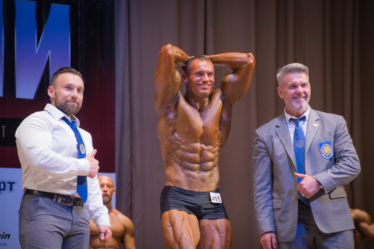 Абсолютный чемпион в категории "Атлетикфизик мужчины"  - Михаил Лазор