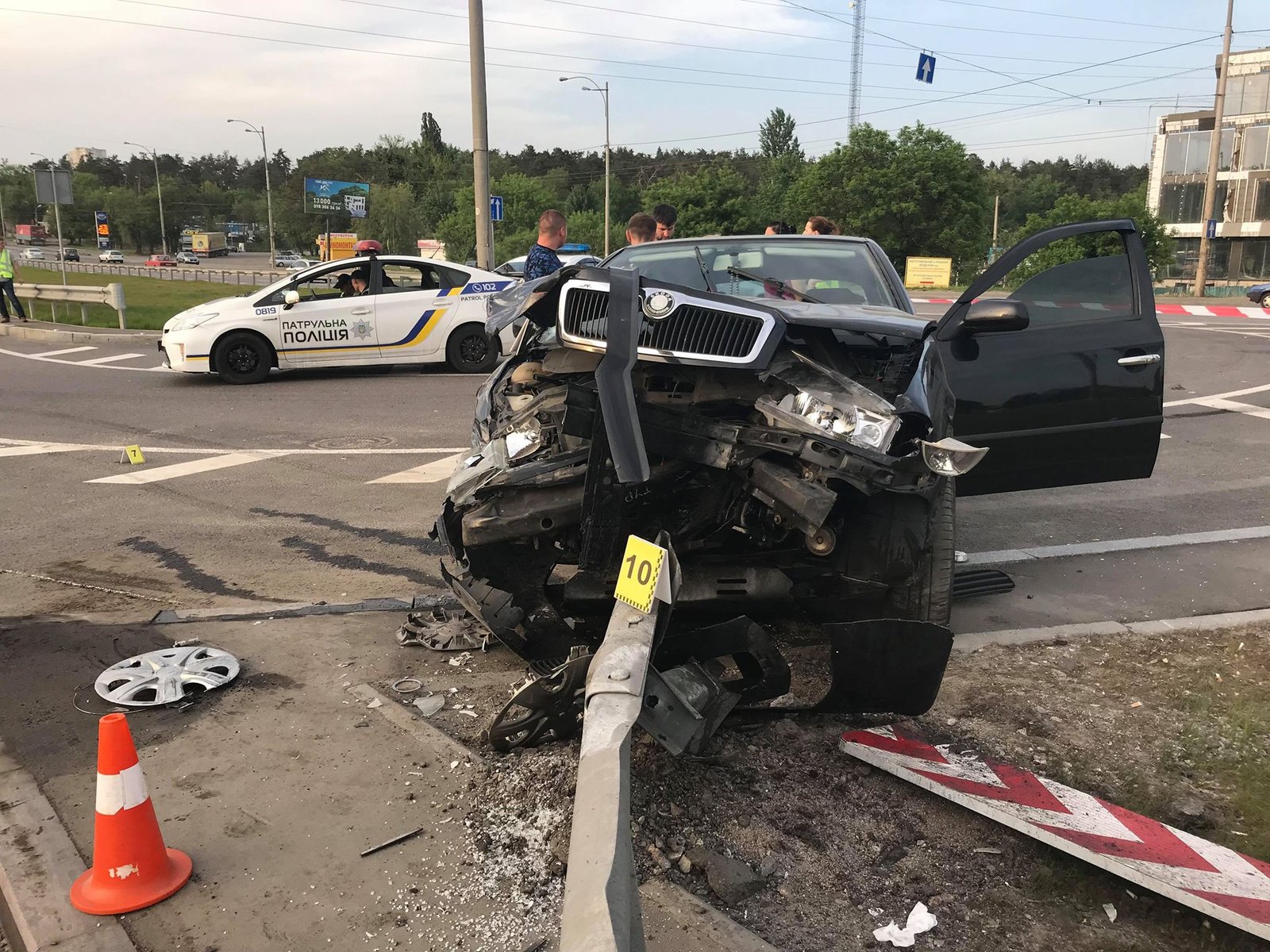 Водителю автомобиля Scoda Octavia не удалось избежать столкновения