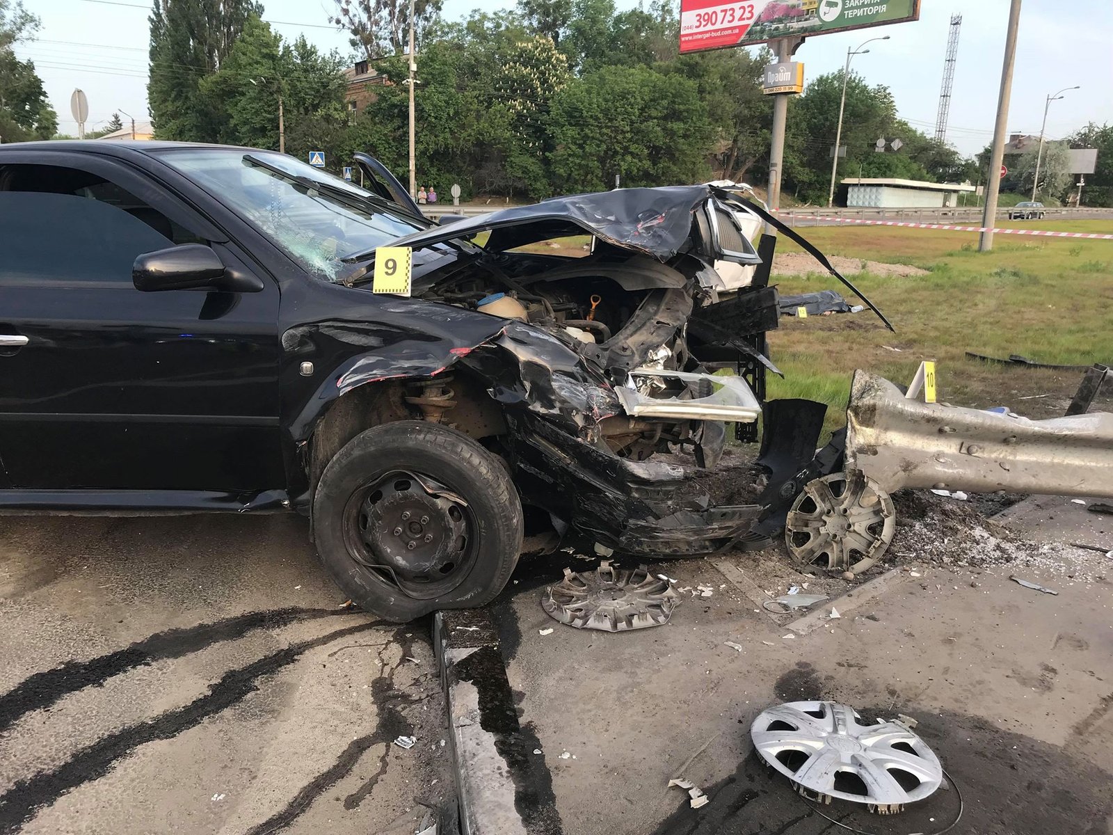 В автомобиле Scoda Octavia сильно пострадала передняя часть кузова