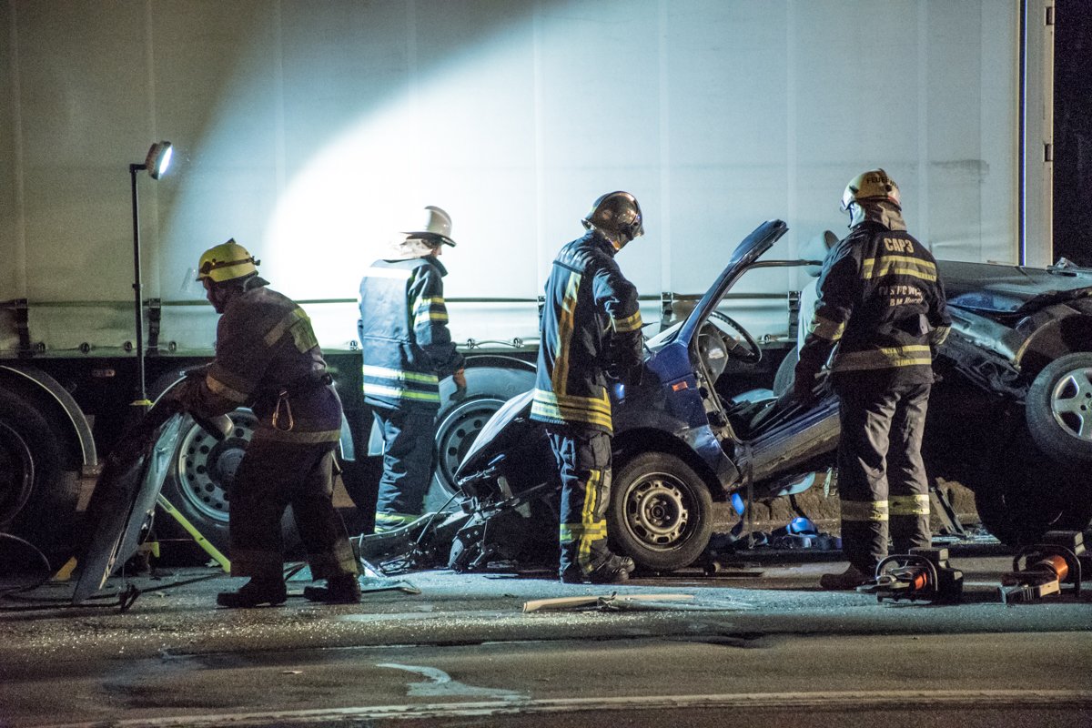 В результате аварии автомобиль полностью разбит