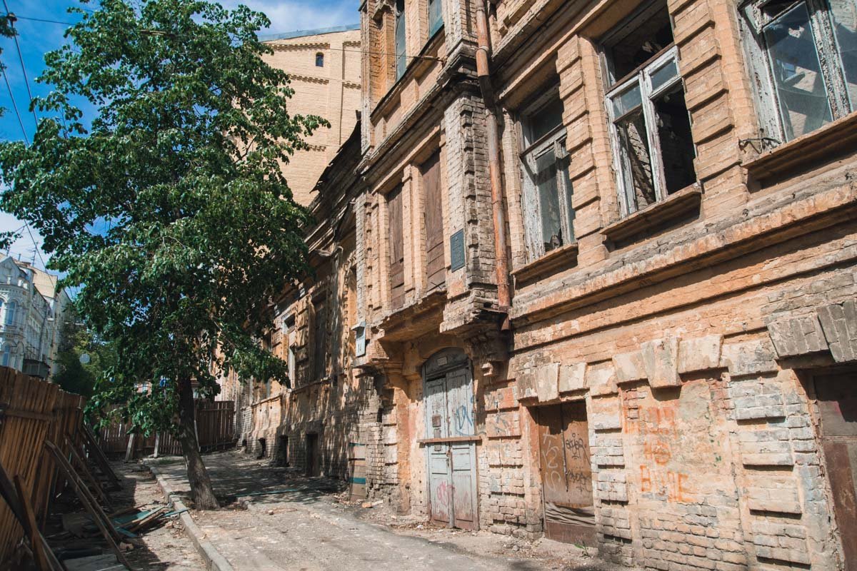 Потрепанный