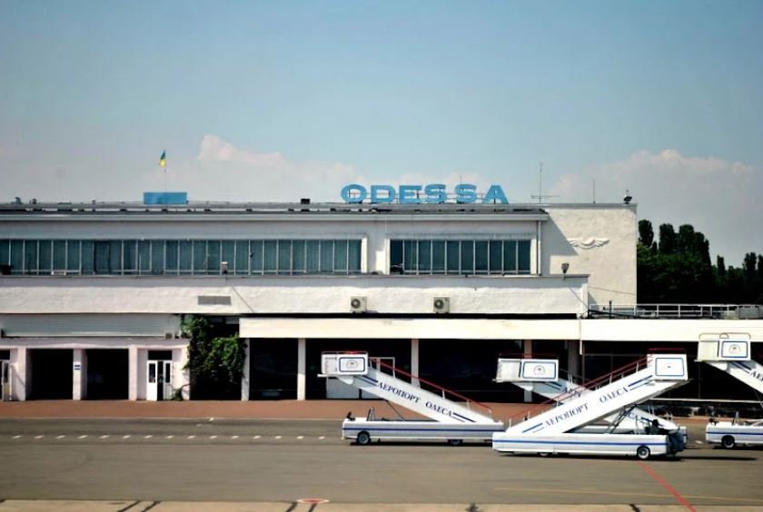 В Одессе экстренно приземлился самолет, следовавший из Киева в Грецию В Одессе экстренно приземлился самолет, следовавший из Киева в Грецию