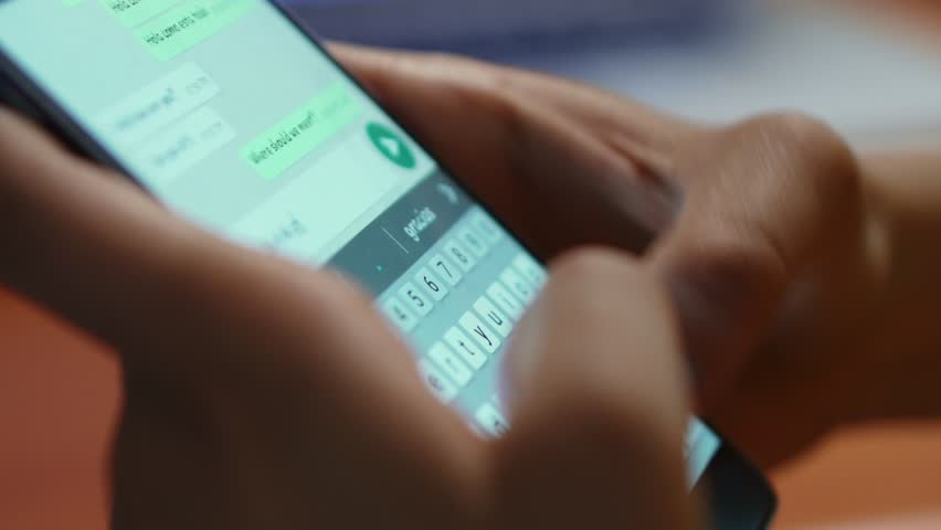 В WhatsApp найдено замораживающее смартфон сообщение В WhatsApp найдено замораживающее смартфон сообщение