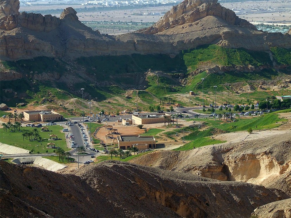 Аль-Айн — четвёртый по численности город в Объединённых Арабских Эмиратах Аль-Айн — четвёртый по численности город в Объединённых Арабских Эмиратах