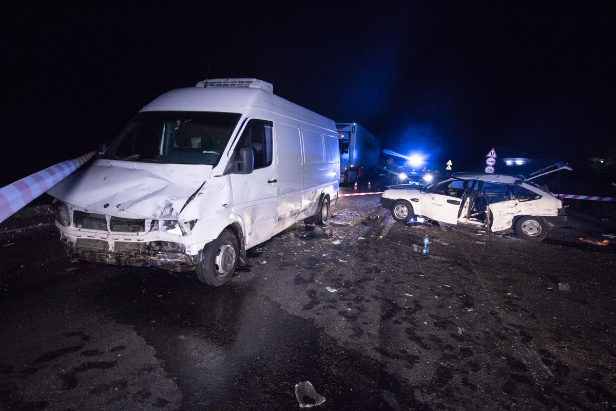 6 мая на Одесской трассе произошло ДТП с участием трех автомобилей 6 мая на Одесской трассе произошло ДТП с участием трех автомобилей