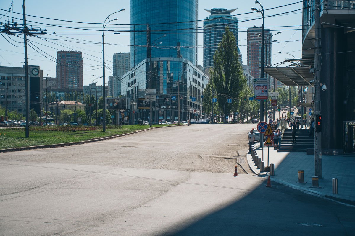 Сейчас идут ремонтные работы по Бассейной возле ТРЦ Гулливер