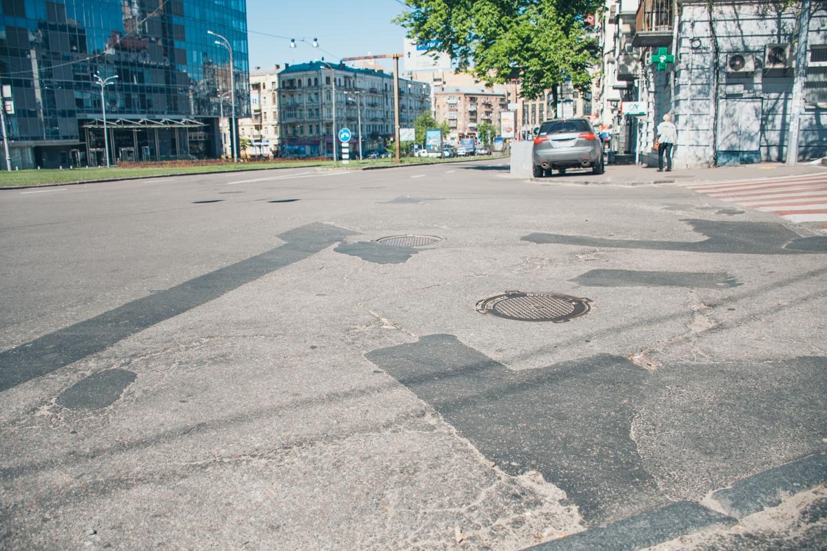 Местами выбоины, местами латки