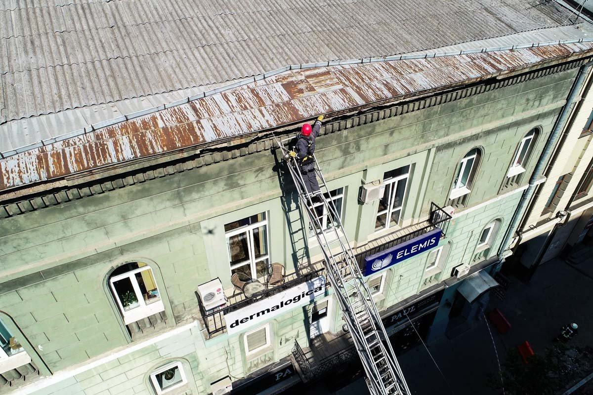 На месте работают спасатели КГГА На месте работают спасатели КГГА