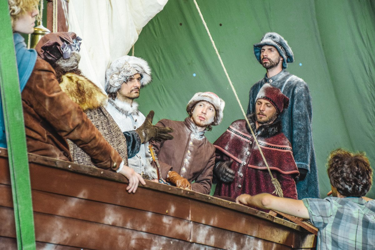 Какая там реплика следующая? Какая там реплика следующая?