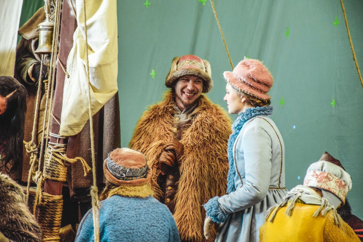 Пока режиссер не дал старт, можно и расслабиться Пока режиссер не дал старт, можно и расслабиться