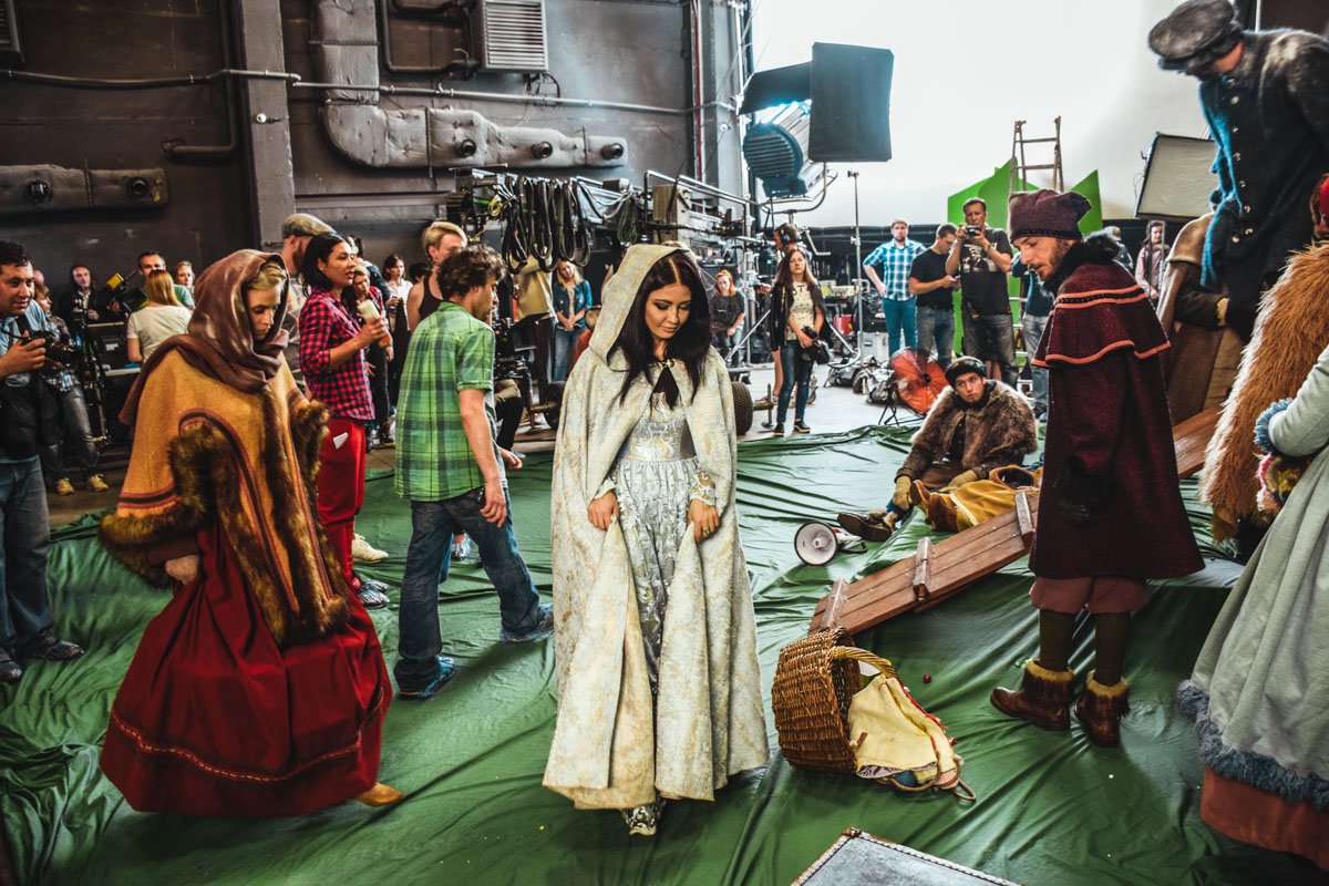 300 костюмов ручной работы создала украинский дизайнер Айна Гассе 300 костюмов ручной работы создала украинский дизайнер Айна Гассе