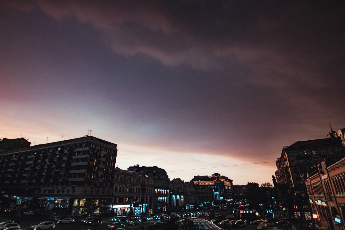 Непогода сейчас бушует во всей Киевской области Непогода сейчас бушует во всей Киевской области