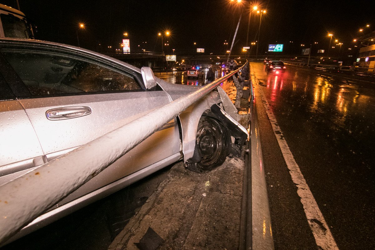 На месте работает полиция На месте работает полиция