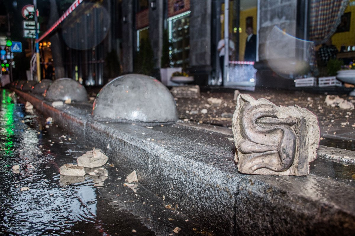 Предварительно, от "камнепада" никто не пострадал