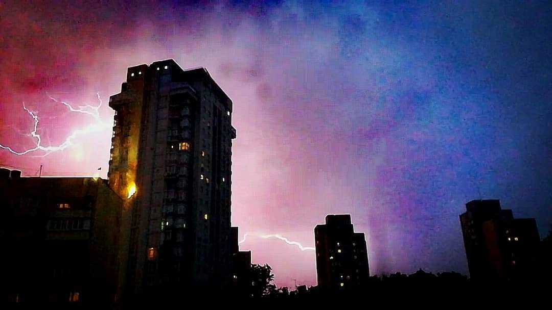 Когда такое за окном, страшно выходить на улицу. Фото: pirogovatanyaa