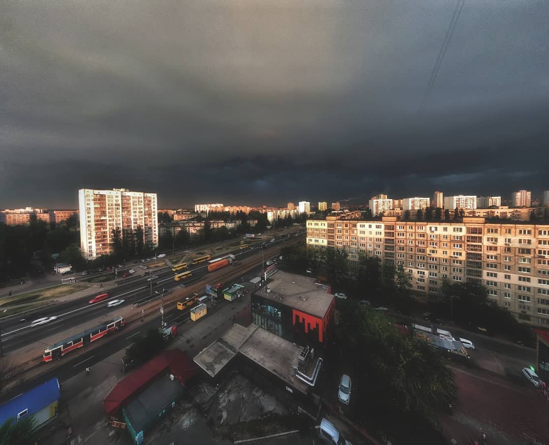 Киев во время грозы прекрасен. Фото: alexander_kalnauzov