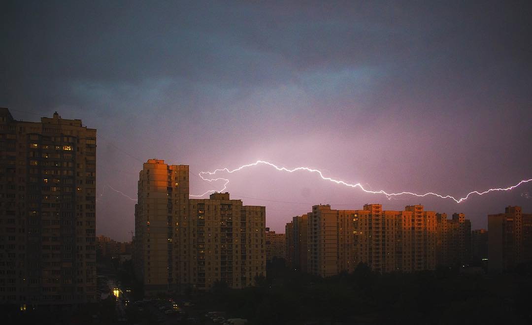 Гремел гром и сверкали молнии. Фото: mayday.ua