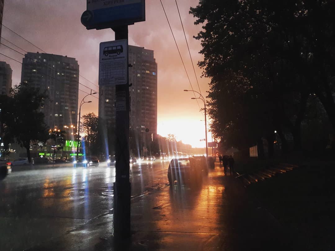 Столицу поливал сильный дождь. Фото: sonya_ostapchuk