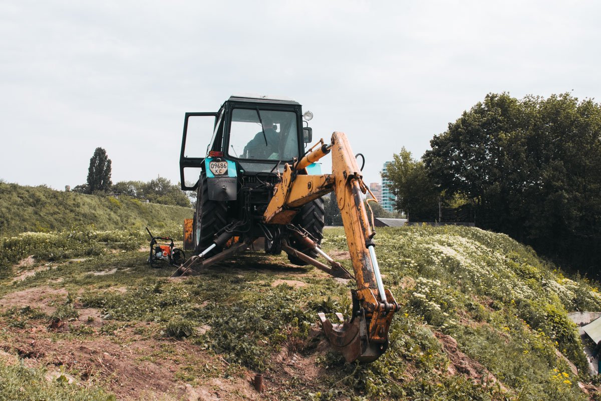 Не мешает и озеленить территорию