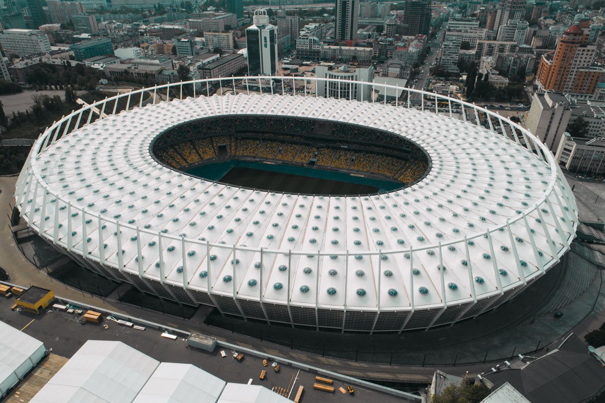 Стадион вмещает до 70 050 человек