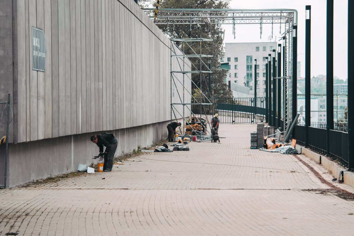 Придание стадиону праздничного вида отняло немало сил и ресурсов