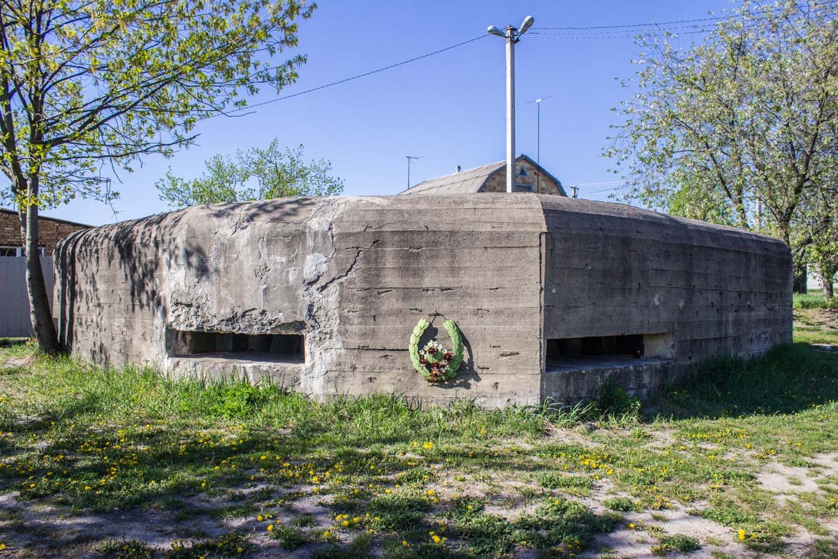 В населенном пункте Вита-Почтовая ДОТы остались в своем первозданном виде В населенном пункте Вита-Почтовая ДОТы остались в своем первозданном виде