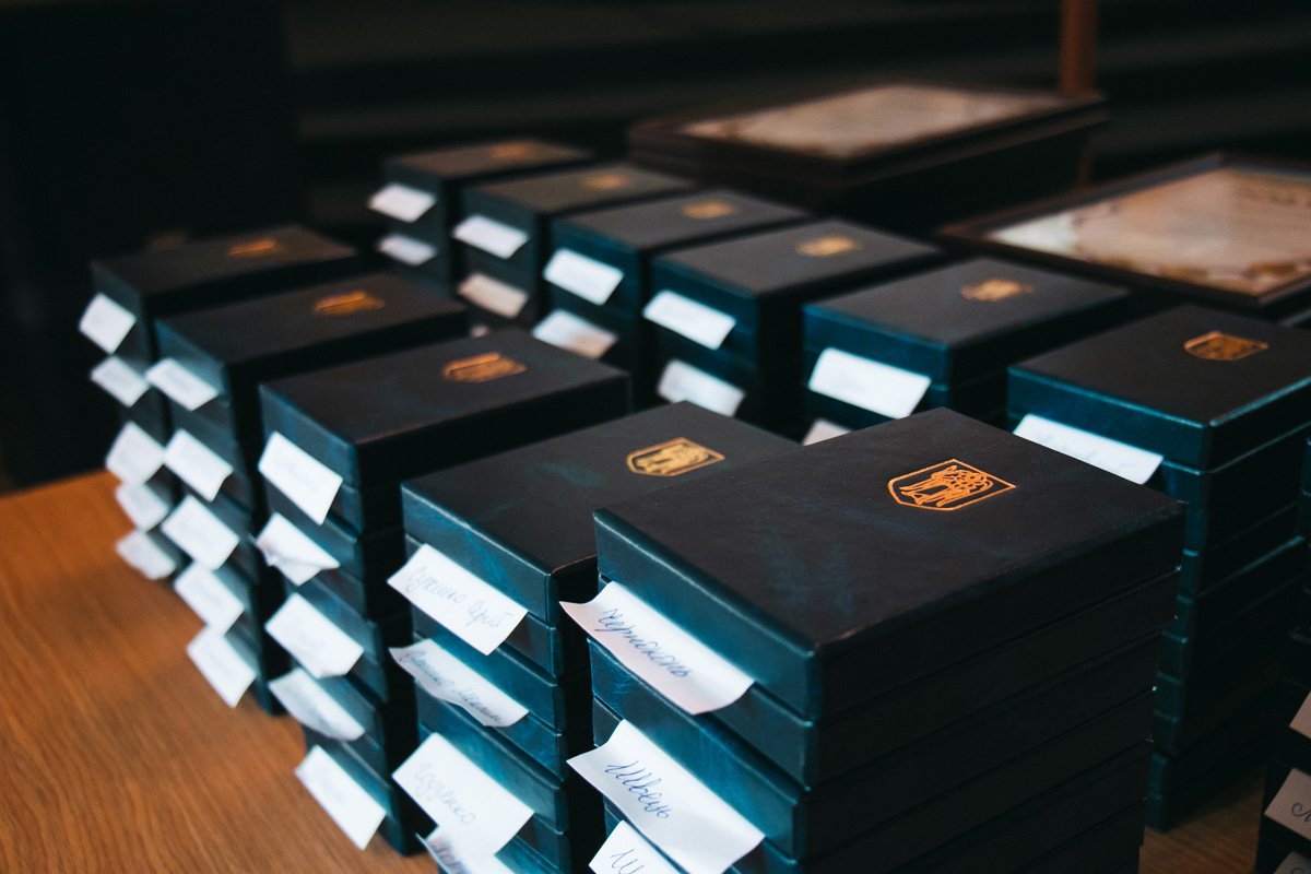 Виталий Кличко встретился с матерями погибших участников АТО, наградил их благодарностями за воспитание воинов-защитников и вручил медали «Честь. Слава. Государство» Виталий Кличко встретился с матерями погибших участников АТО, наградил их благодарностями за воспитание воинов-защитников и вручил медали «Честь. Слава. Государство»