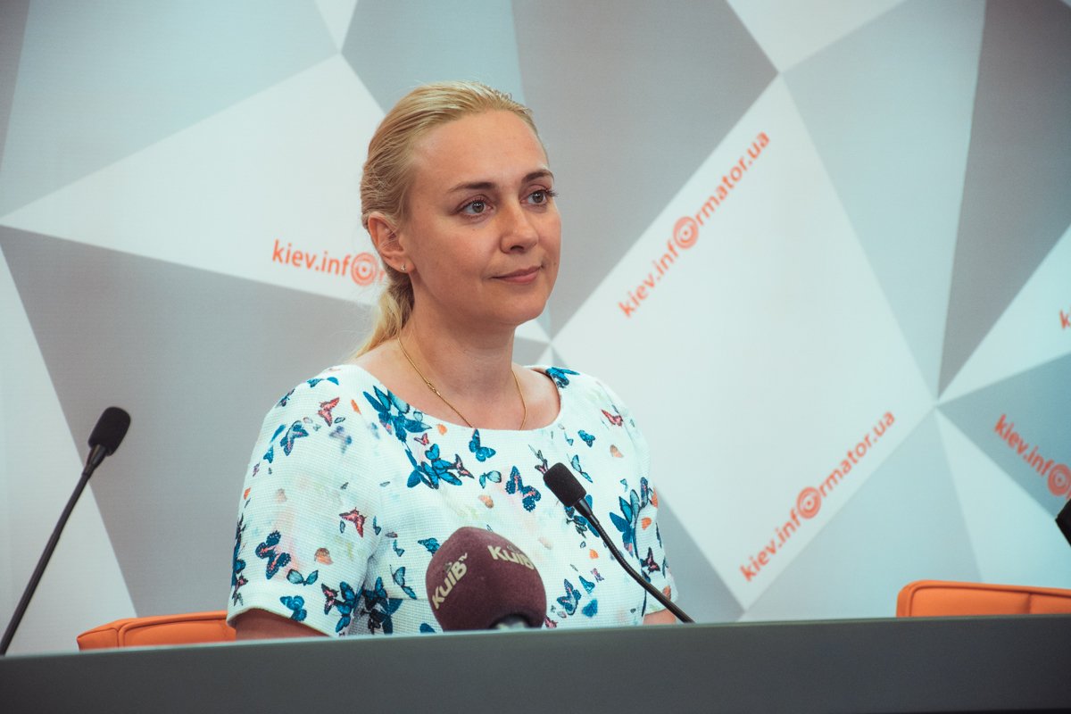 Агентство также планирует привлечь к праздничному действу пятьдесят волонтеров для участия в пяти зрелищных вокально-хореографических флешмобах на «Большом концерте ко Дню Киева»