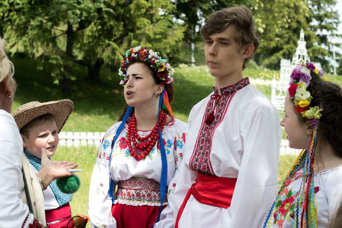 А мы и поем, и танцуем! А мы и поем, и танцуем!