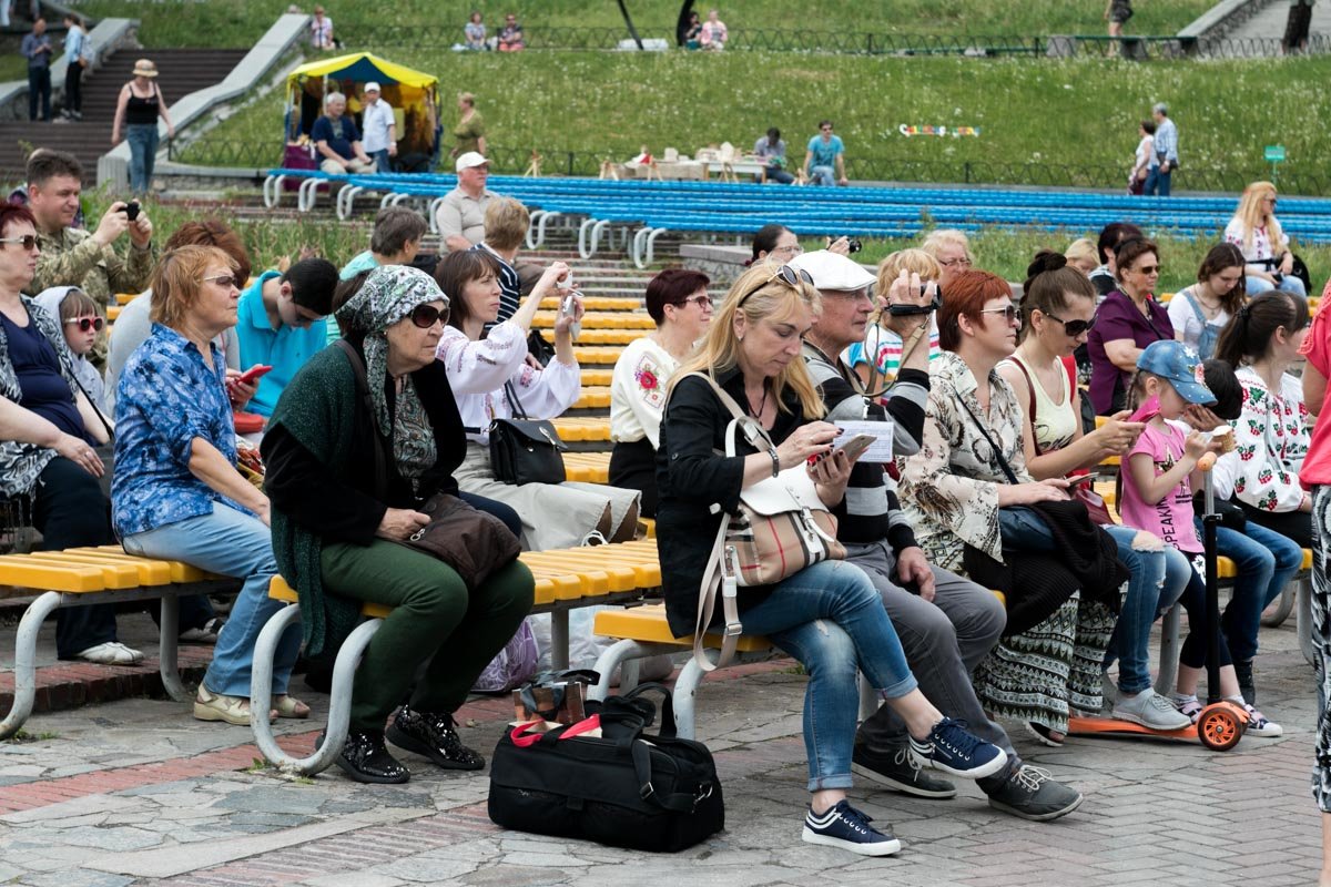 Послушать исполнителей пришли жители и гости столицы Послушать исполнителей пришли жители и гости столицы