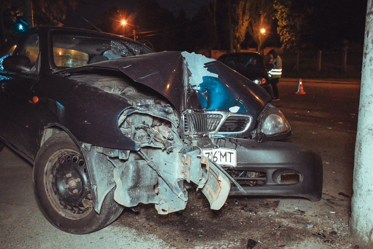 У водителя травмы головы и руки У водителя травмы головы и руки