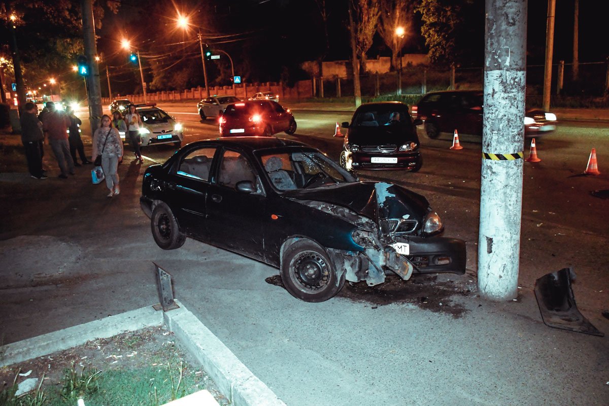 ЗАЗ не заметил Lanos и они столкнулись ЗАЗ не заметил Lanos и они столкнулись