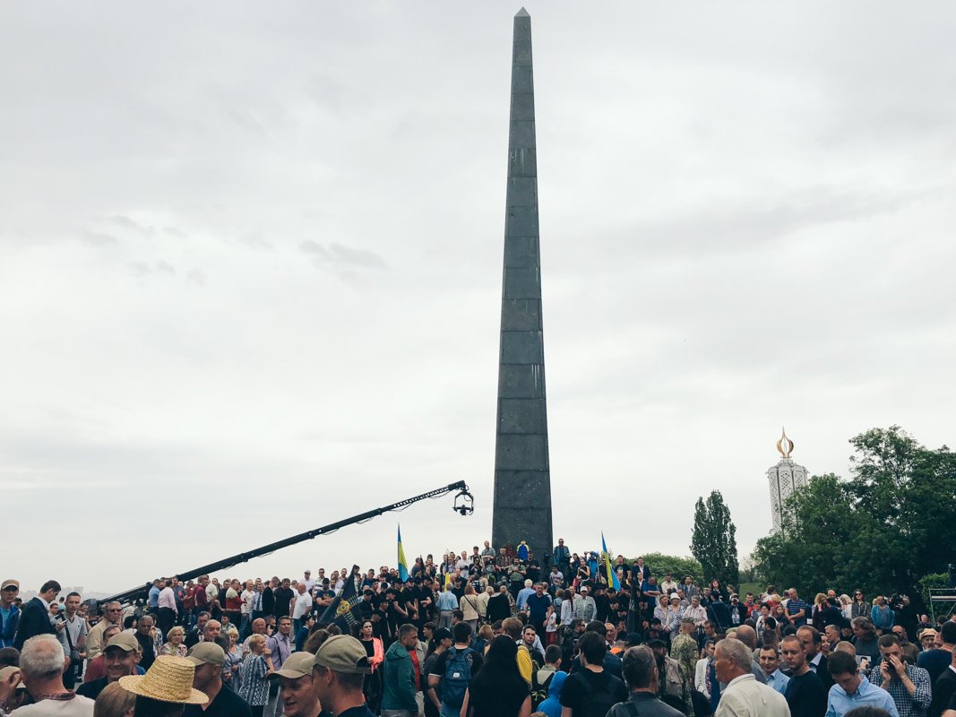 Марш подошел к Вечному огню, без провокаций Марш подошел к Вечному огню, без провокаций