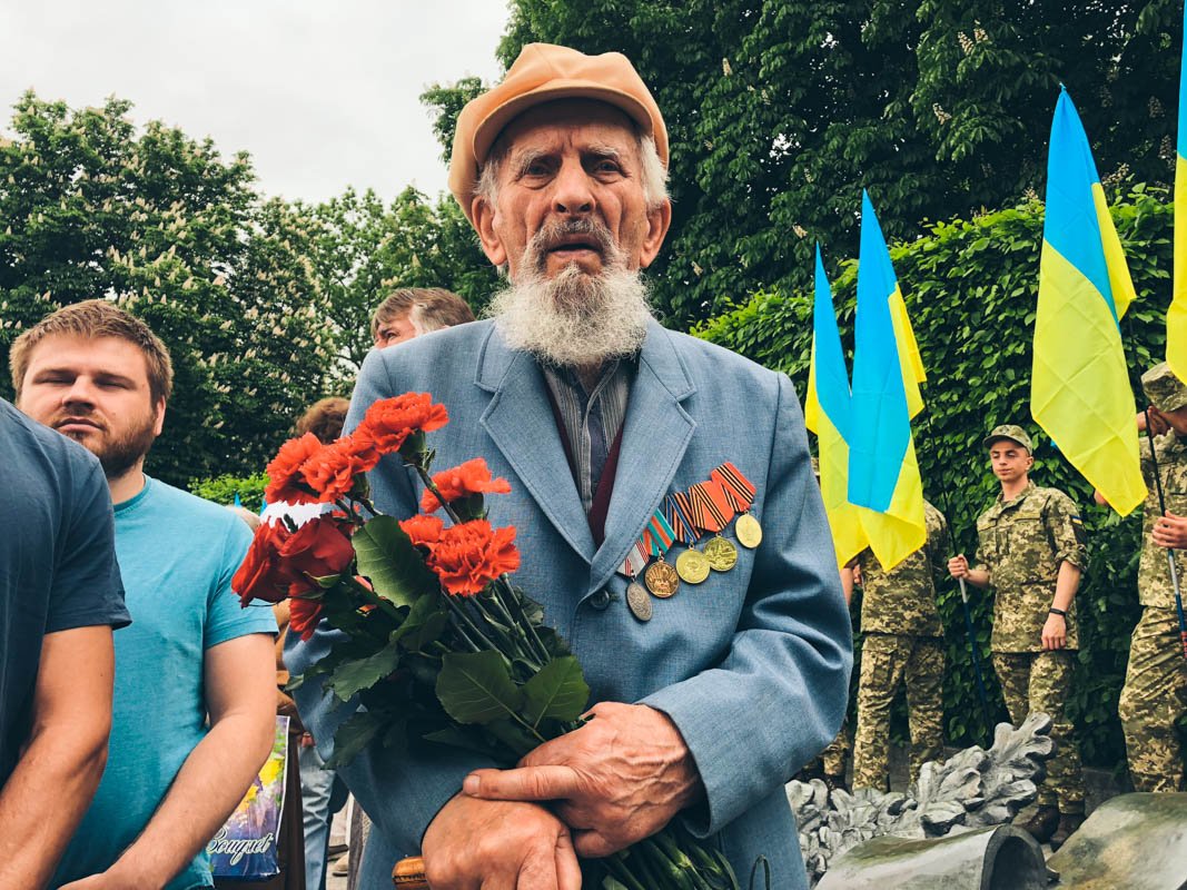 Ветераны возглавили шествие Ветераны возглавили шествие