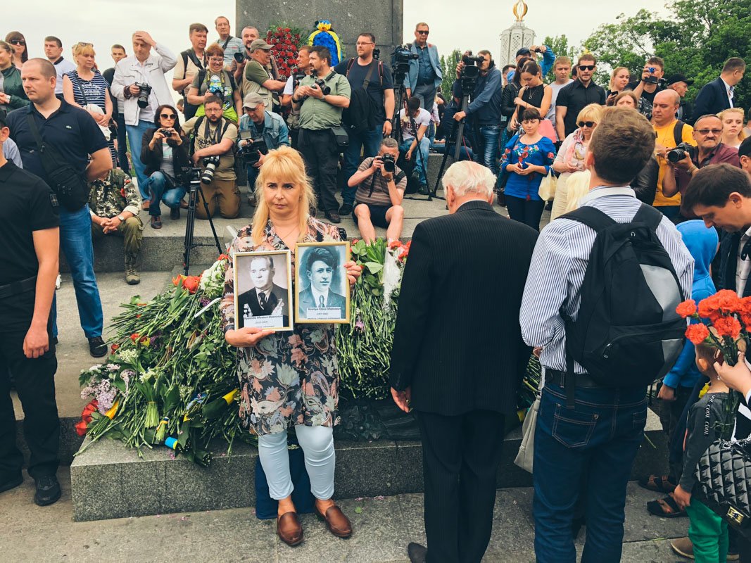 На акцию пришли около тысячи участников и трех-четырех тысяч — понаблюдать за ней На акцию пришли около тысячи участников и трех-четырех тысяч — понаблюдать за ней